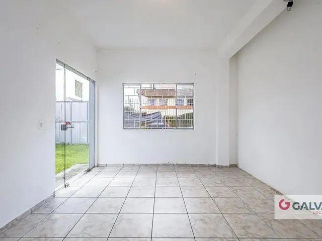 Casa 3 quartos e 2 banheiros, para alugar, no bairro Santa Quitéria em Curitiba