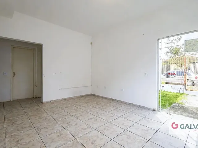 Casa 3 quartos e 2 banheiros, para alugar, no bairro Santa Quitéria em Curitiba