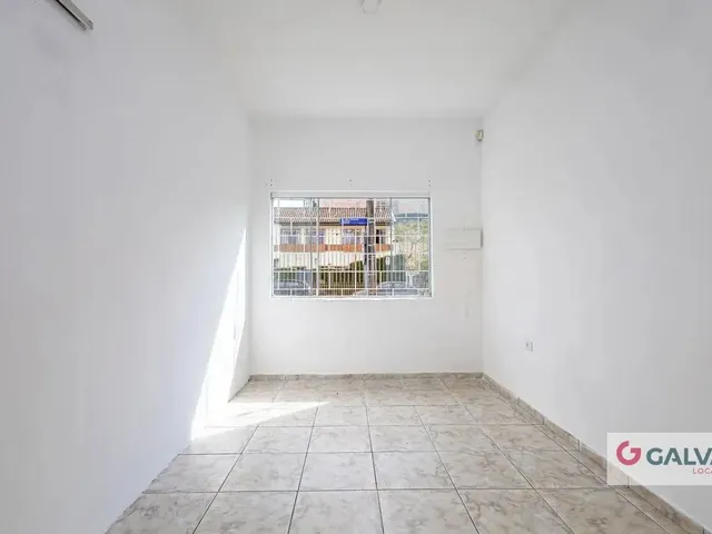 Casa 3 quartos e 2 banheiros, para alugar, no bairro Santa Quitéria em Curitiba