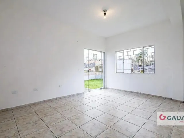 Casa 3 quartos e 2 banheiros, para alugar, no bairro Santa Quitéria em Curitiba