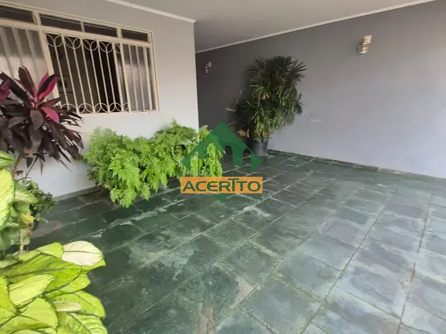 Casa com 420m² 3 quartos e 3 banheiros, à venda, no bairro Vila Mendonça em Araçatuba