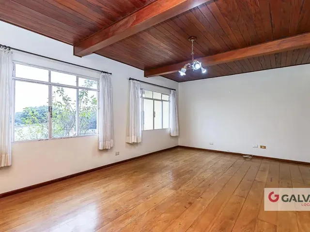 Casa 3 quartos e 3 banheiros, para alugar, no bairro Seminário em Curitiba