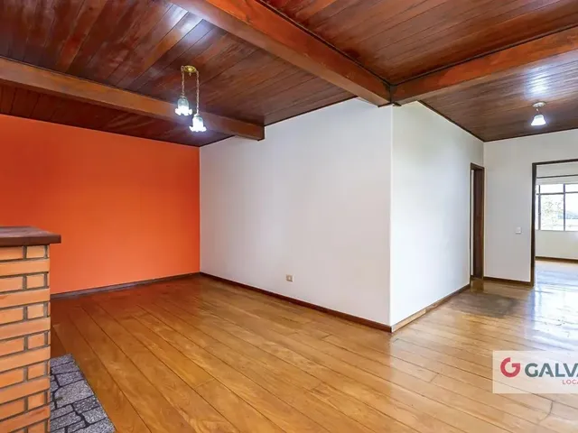 Casa 3 quartos e 3 banheiros, para alugar, no bairro Seminário em Curitiba