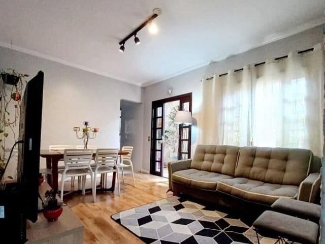 Casa com 128m² 2 quartos e 2 banheiros, à venda, no bairro Jardim Sabiá em Cotia