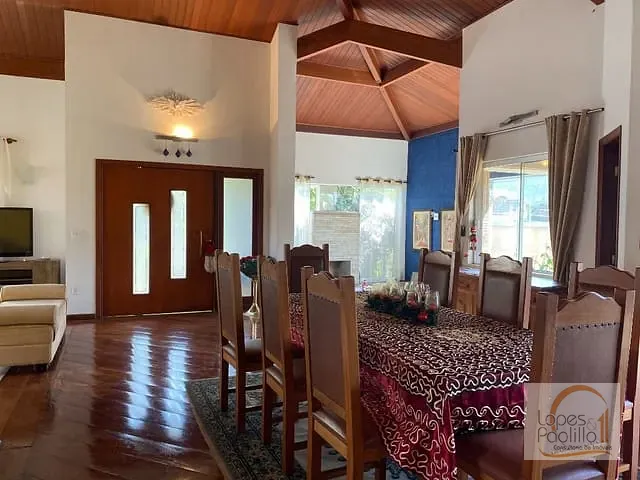 Casa com 810m² 3 quartos e 4 banheiros, à venda, no bairro Vila Santista em Atibaia