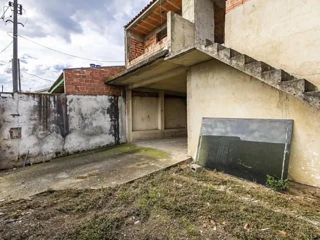 Casa 4 quartos e 2 banheiros, à venda, no bairro Novo Mundo em Curitiba