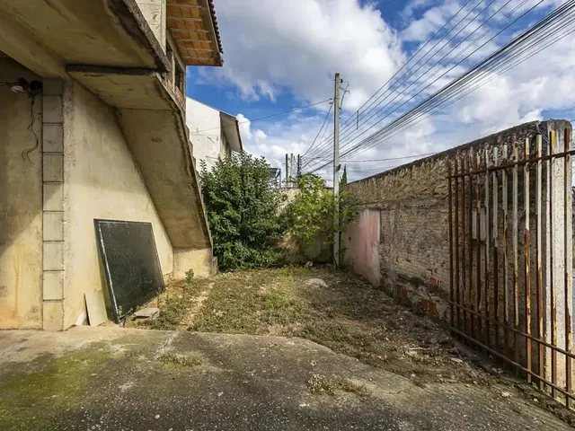 Casa 4 quartos e 2 banheiros, à venda, no bairro Novo Mundo em Curitiba