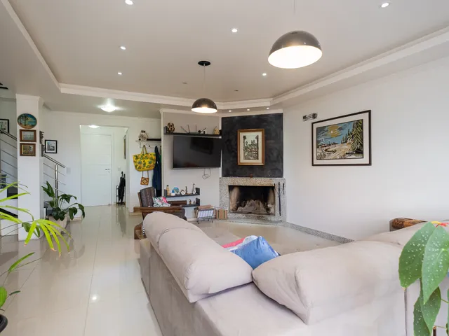 Casa 3 quartos e 5 banheiros, à venda, no bairro São Gonçalo em Pelotas