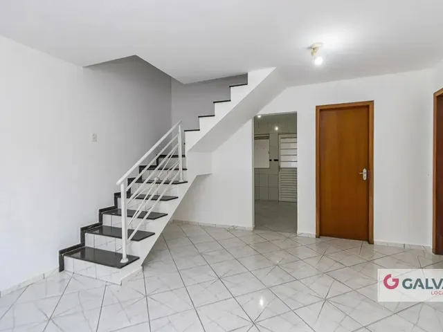 Casa 3 quartos e 2 banheiros, para alugar, no bairro Alto Boqueirão em Curitiba
