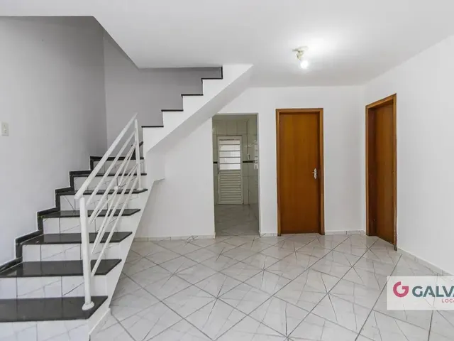 Casa 3 quartos e 2 banheiros, para alugar, no bairro Alto Boqueirão em Curitiba