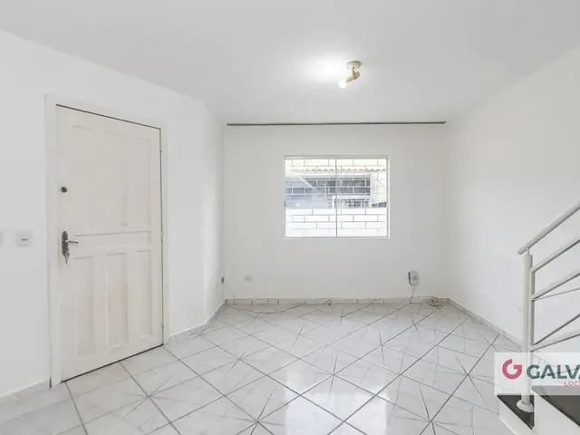 Casa 3 quartos e 2 banheiros, para alugar, no bairro Alto Boqueirão em Curitiba