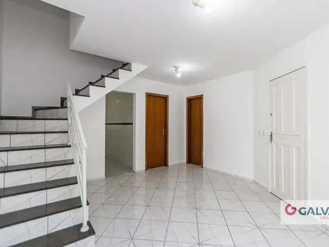 Casa 3 quartos e 2 banheiros, para alugar, no bairro Alto Boqueirão em Curitiba