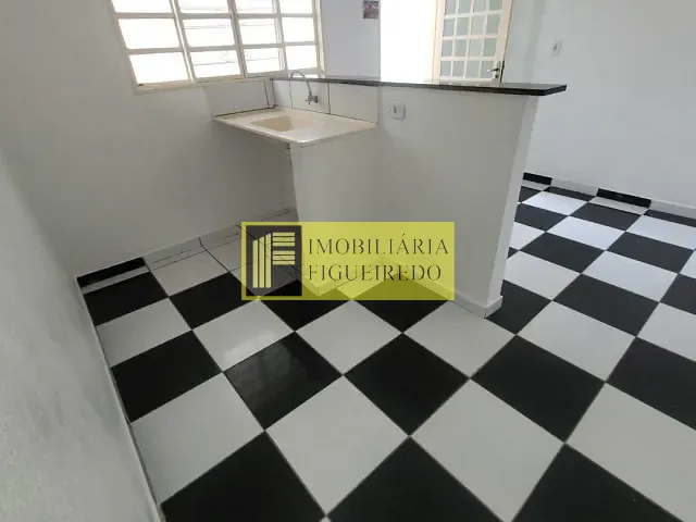 Casa com 45m² 1 quarto e 1 banheiro, para alugar, no bairro Residencial Nato Vetorasso em São José do Rio Preto