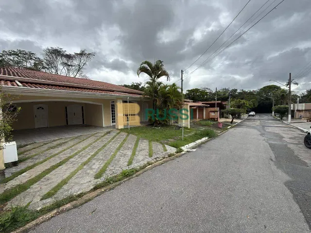 Casa 4 quartos e 4 banheiros, para alugar, no bairro Urbanova em São José dos Campos