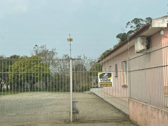 Casa com 516m² 4 quartos e 2 banheiros, à venda, no bairro Três Vendas em Pelotas