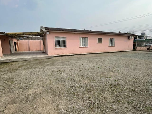 Casa com 516m² 4 quartos e 2 banheiros, à venda, no bairro Três Vendas em Pelotas