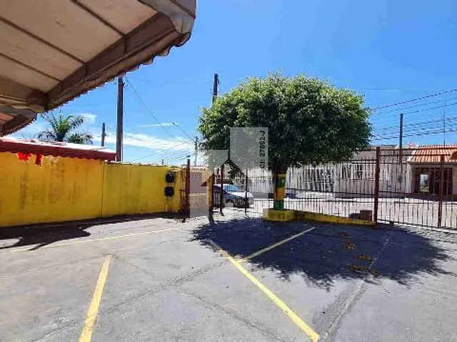Casa com 500m² 7 quartos e 4 banheiros, à venda, no bairro Ivoturucaia em Jundiaí