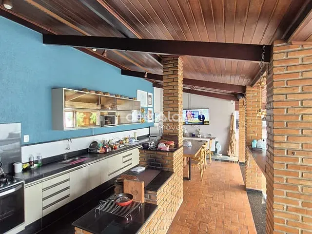 Casa com 300m² 3 quartos e 4 banheiros, à venda, no bairro Planalto em Belo Horizonte