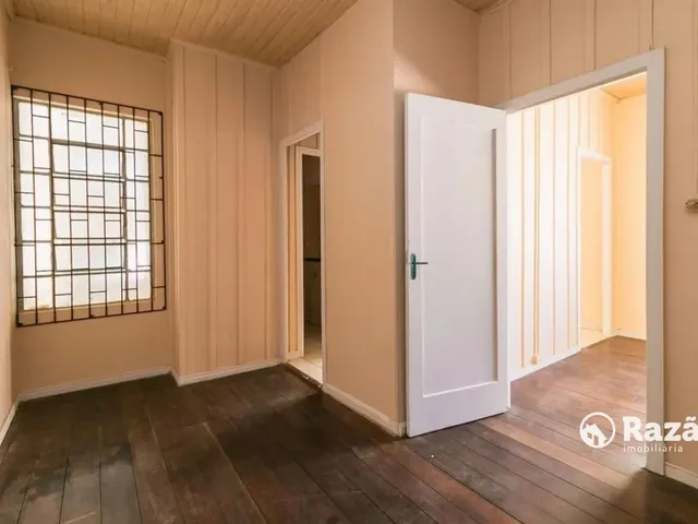 Casa 3 quartos e 1 banheiro, para alugar, no bairro Água Verde em Curitiba