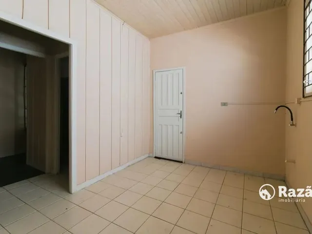 Casa 3 quartos e 1 banheiro, para alugar, no bairro Água Verde em Curitiba