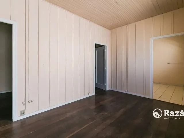 Casa 3 quartos e 1 banheiro, para alugar, no bairro Água Verde em Curitiba