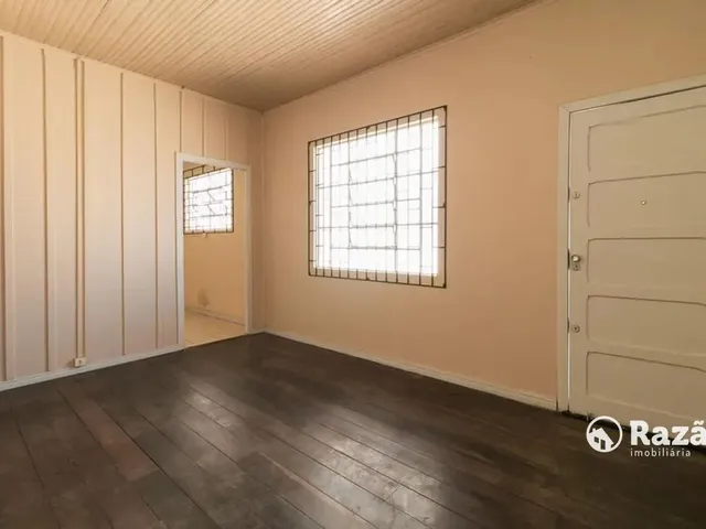 Casa 3 quartos e 1 banheiro, para alugar, no bairro Água Verde em Curitiba