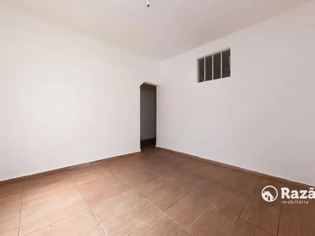 Casa 2 quartos e 1 banheiro, para alugar, no bairro Centro em Curitiba