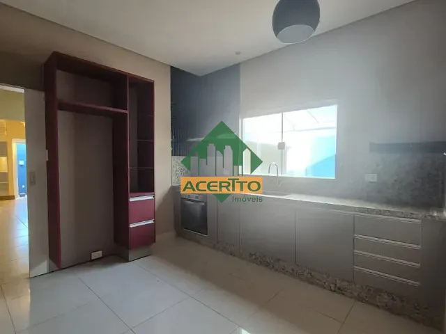Casa com 300m² 4 quartos e 4 banheiros, para alugar, no bairro Vila Bandeirantes em Araçatuba