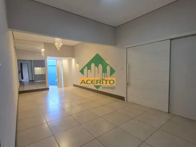 Casa com 300m² 4 quartos e 4 banheiros, para alugar, no bairro Vila Bandeirantes em Araçatuba