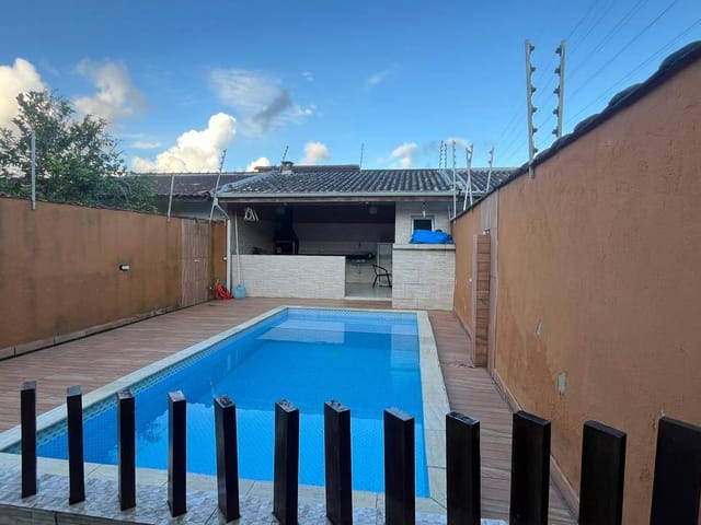 Casa 3 quartos e 3 banheiros, à venda ou para alugar, no bairro Maitinga em Bertioga