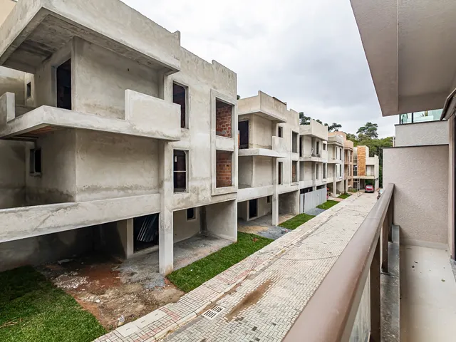 Casa 3 quartos e 4 banheiros, à venda, no bairro Santa Felicidade em Curitiba