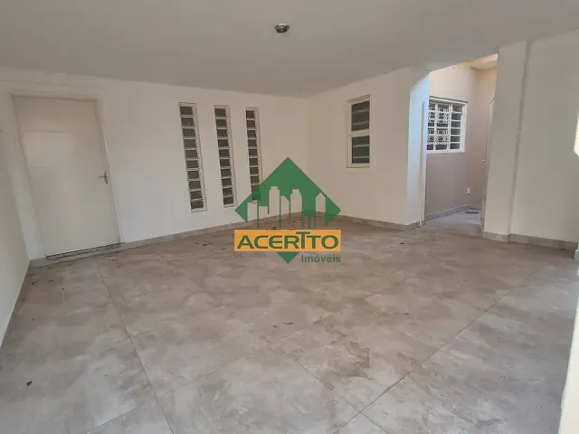 Casa com 294m² 3 quartos e 3 banheiros, para alugar, no bairro Vila Bandeirantes em Araçatuba