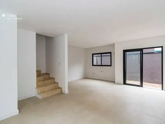 Casa 3 quartos e 4 banheiros, à venda, no bairro Uberaba em Curitiba