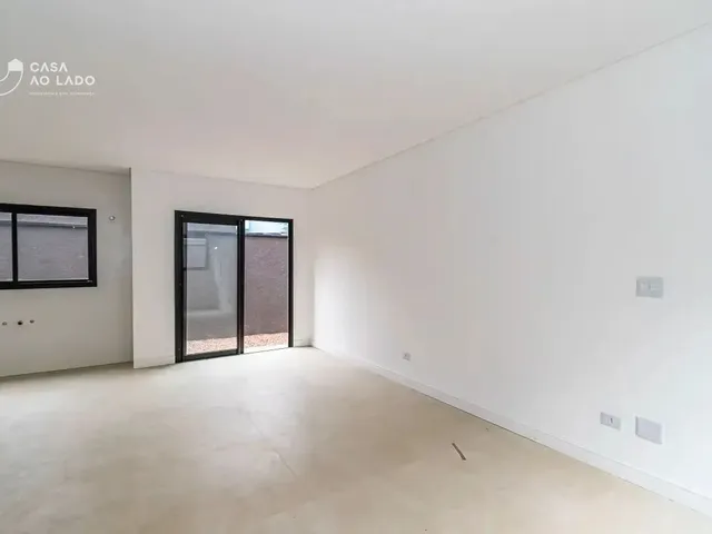 Casa 3 quartos e 4 banheiros, à venda, no bairro Uberaba em Curitiba