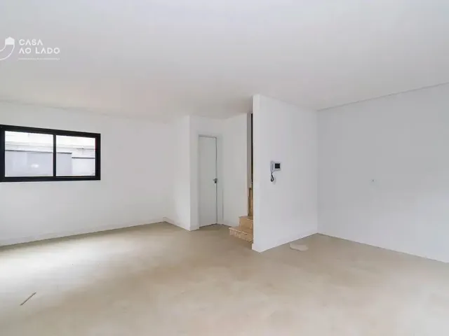 Casa 3 quartos e 4 banheiros, à venda, no bairro Uberaba em Curitiba