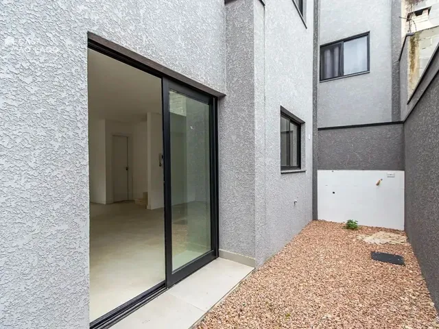 Casa 3 quartos e 4 banheiros, à venda, no bairro Uberaba em Curitiba