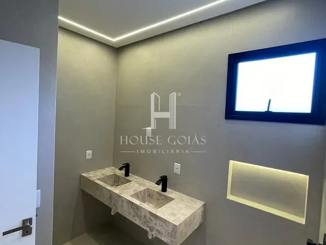 Casa com 450m² 4 quartos e 5 banheiros, à venda, no bairro Jardim Atlântico em Goiânia