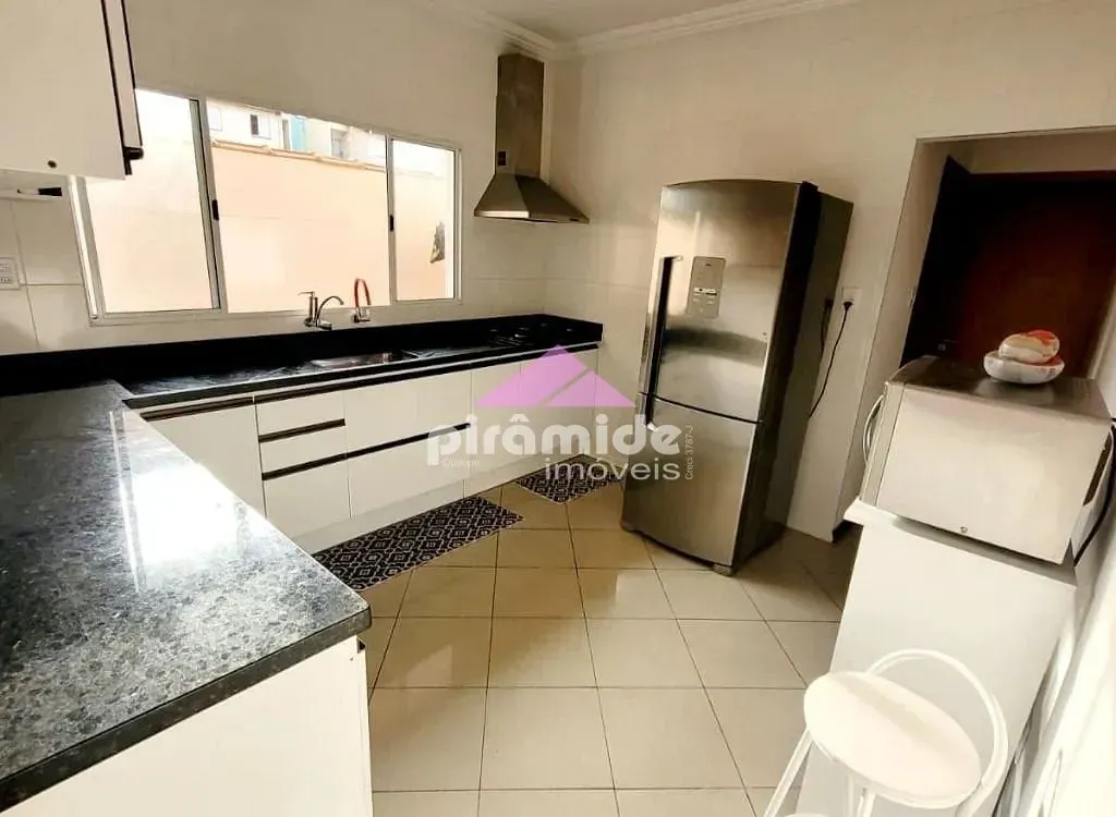 Casa, 4 quartos, 215 m² - Foto 1
