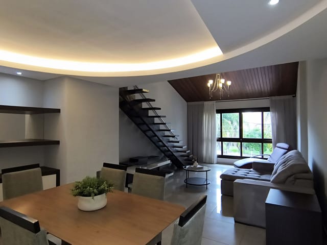 Casa 4 quartos e 3 banheiros, à venda, no bairro Cinqüentenário em Caxias do Sul