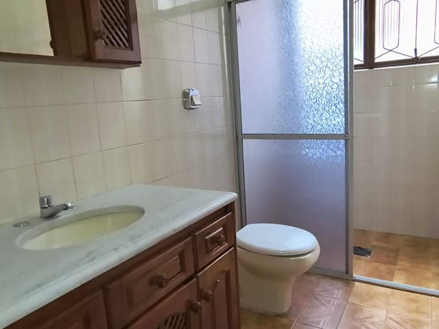 Casa 4 quartos e 3 banheiros, à venda, no bairro Cinqüentenário em Caxias do Sul