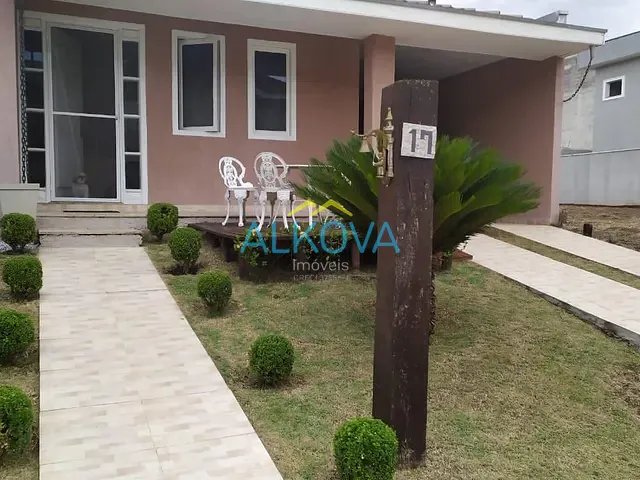Casa com 300m² 3 quartos e 3 banheiros, à venda, no bairro Villa Branca em Jacareí