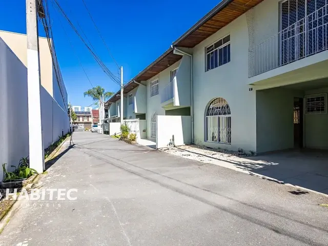 Casa 3 quartos e 3 banheiros, à venda, no bairro Alto da Rua XV em Curitiba