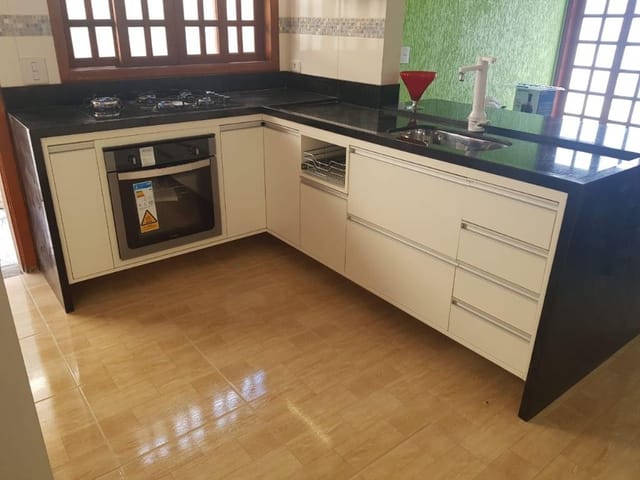 Casa com 125m² 2 quartos e 1 banheiro, à venda ou para alugar, no bairro Centro (Caucaia do Alto) em Cotia