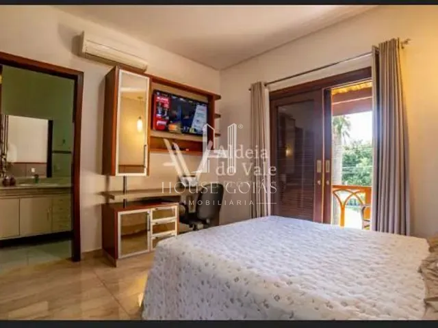 Casa 4 quartos e 5 banheiros, à venda, no bairro Residencial Aldeia do Vale em Goiânia