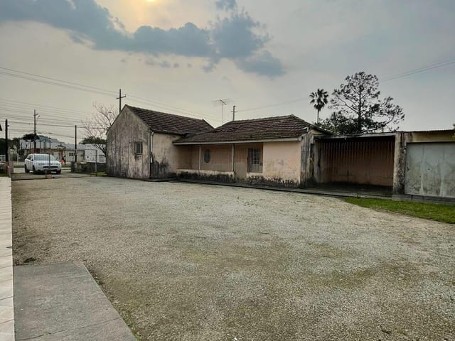Casa com 709m² 3 quartos e 2 banheiros, à venda, no bairro Três Vendas em Pelotas