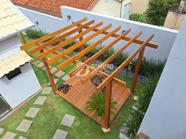 Casa 2 quartos e 3 banheiros, à venda, no bairro Fabrício em Uberaba