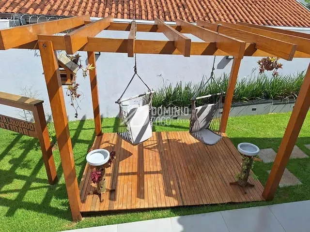 Casa 2 quartos e 3 banheiros, à venda, no bairro Fabrício em Uberaba