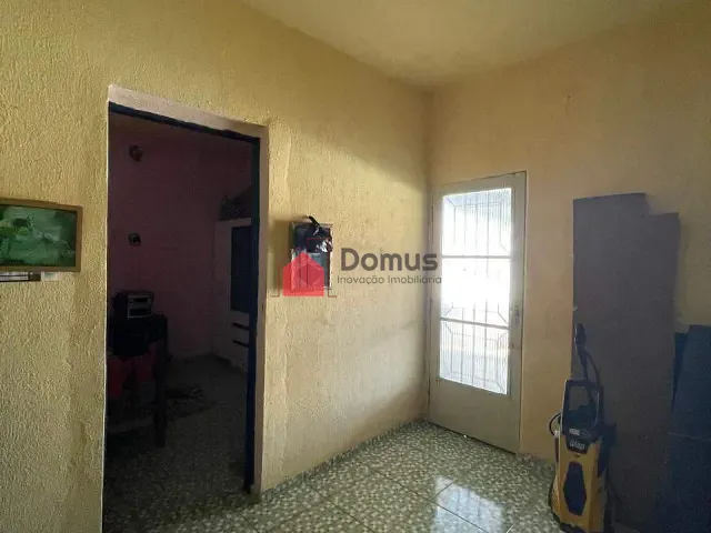 Casa com 300m² 2 quartos e 1 banheiro, à venda, no bairro Jardim Regina (Moreira César) em Pindamonhangaba
