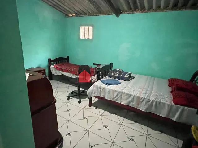 Casa com 300m² 2 quartos e 1 banheiro, à venda, no bairro Jardim Regina (Moreira César) em Pindamonhangaba