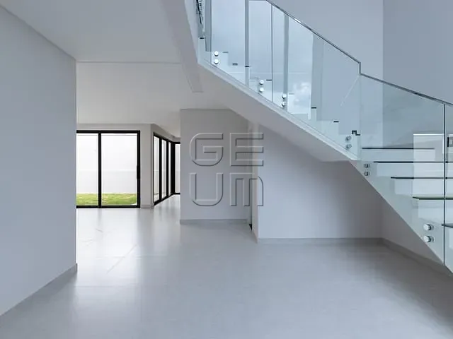 Casa 3 quartos e 4 banheiros, à venda, no bairro Marumbi em Londrina